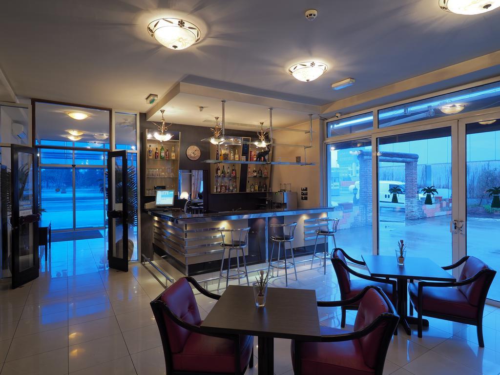 Garni Hotel Oasis Belgrad Exterior foto