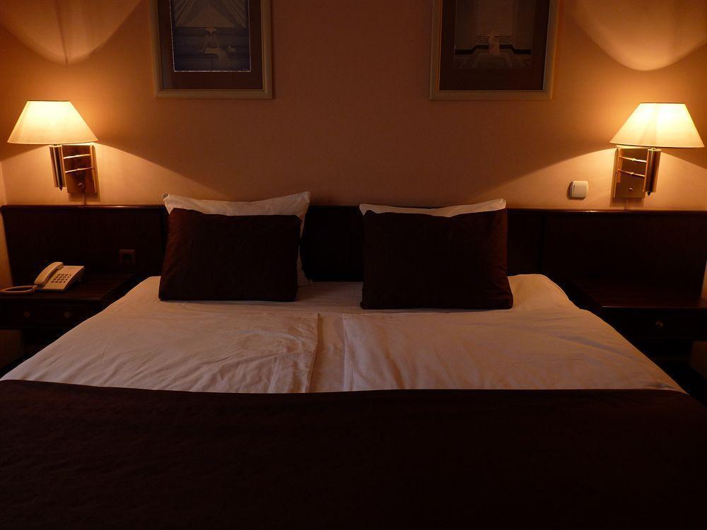 Garni Hotel Oasis Belgrad Exterior foto