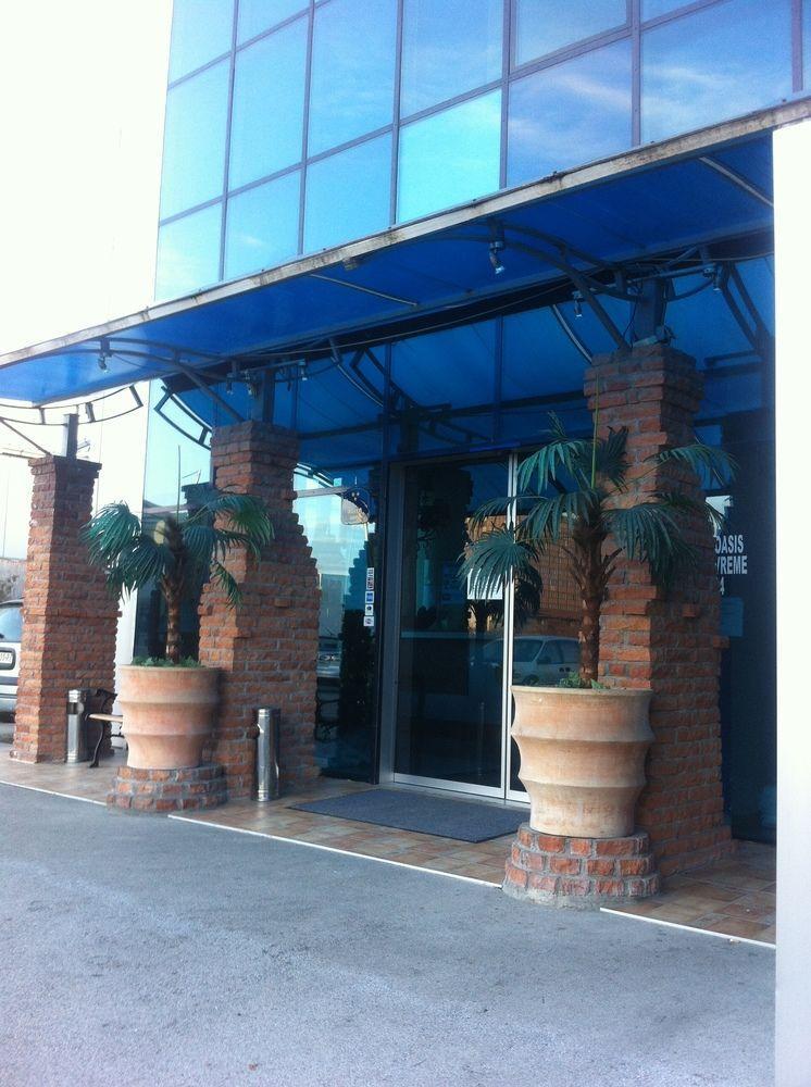 Garni Hotel Oasis Belgrad Exterior foto