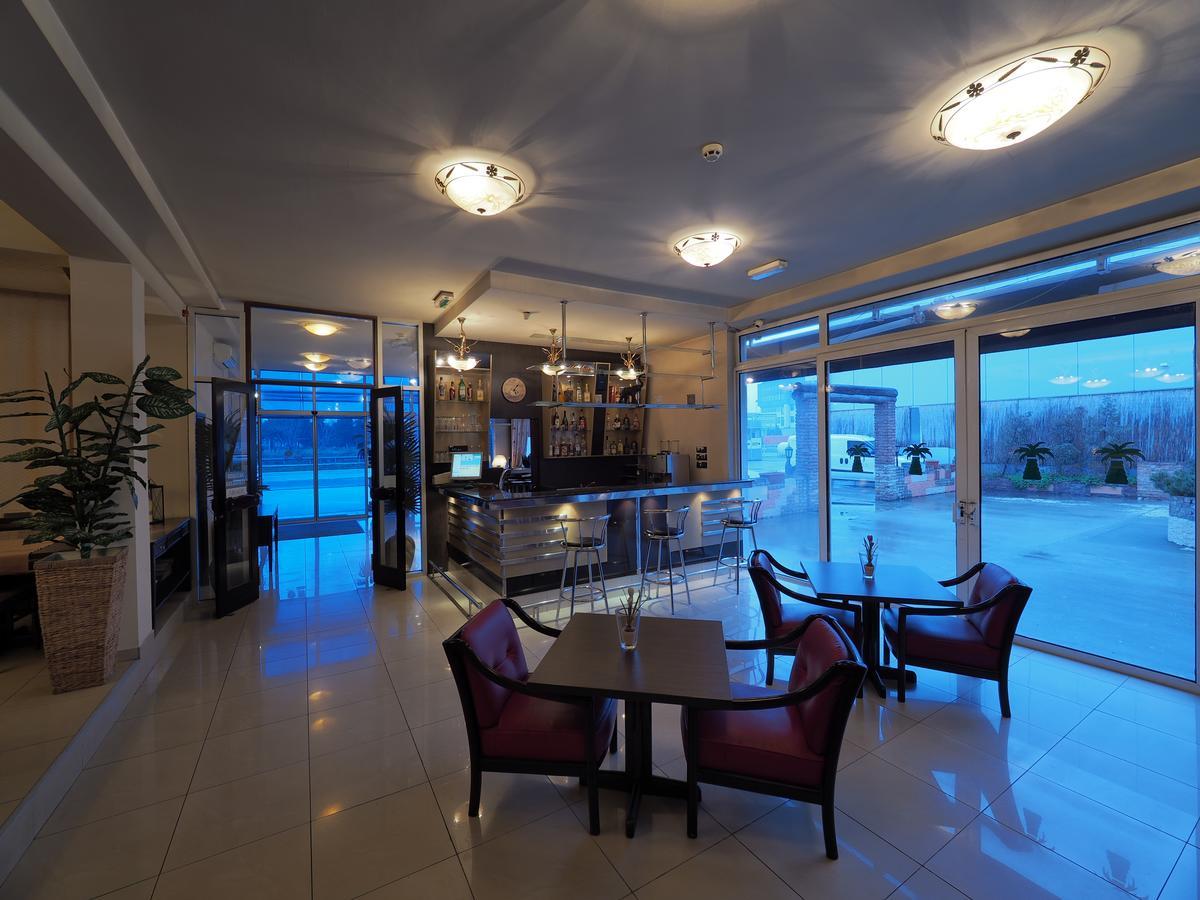 Garni Hotel Oasis Belgrad Exterior foto